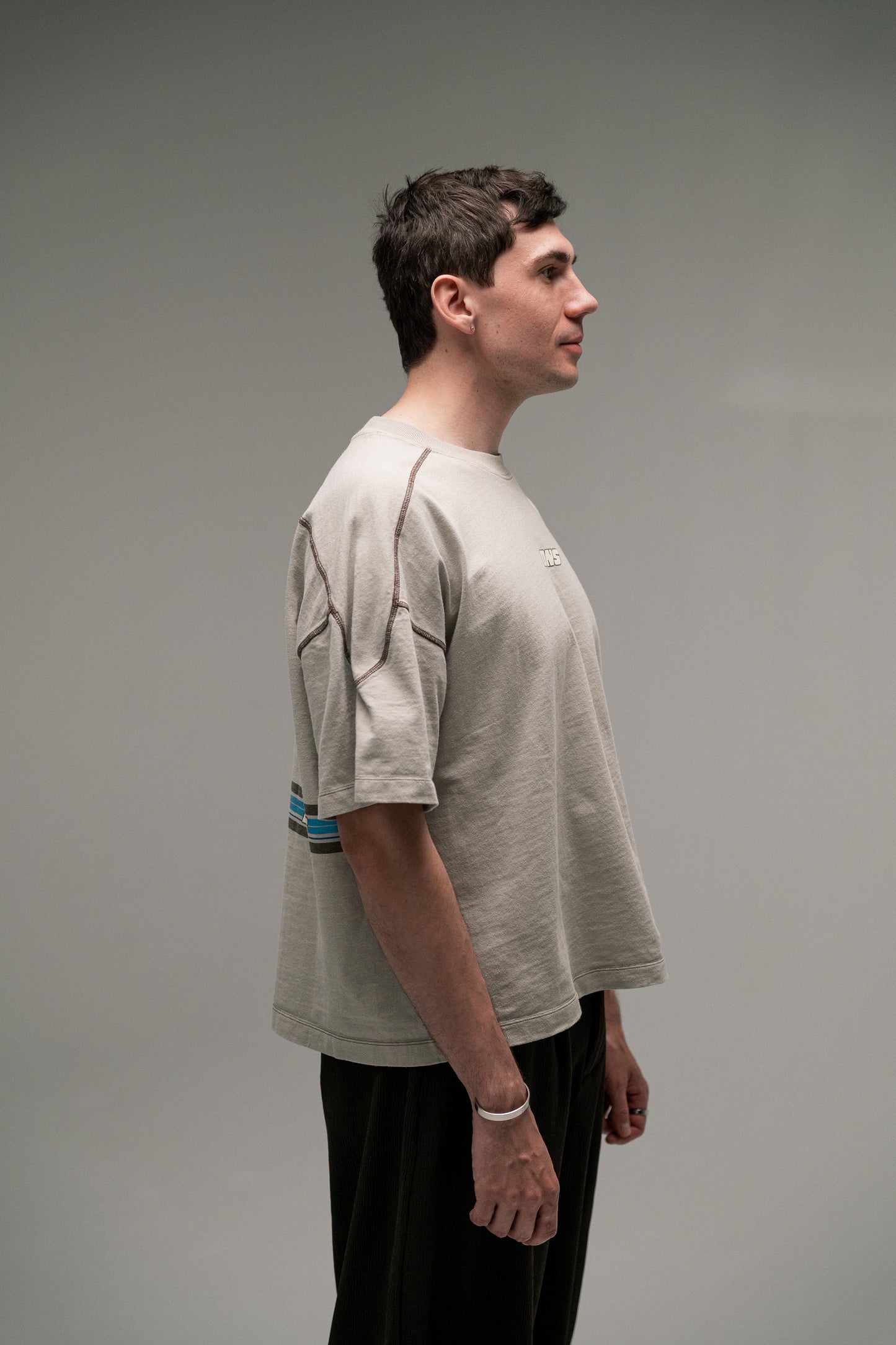grey t-shirt